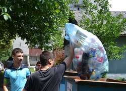 Environmental action "Everyone can help to solve environmental problems by separation of household waste"
